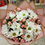 Букет из роз с альстромерией в Прокопьевске от магазина «Цветочная Ривьера»