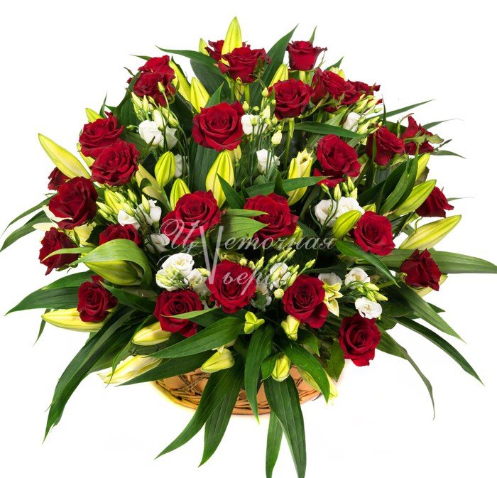 Купить Композиция цветов в корзине по цене 9 500 руб с доставкой вПрокопьевске - «Цветочная Ривьера»