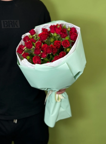 Монобукет из 7 кустовых роз от интернет-магазина цветов в 